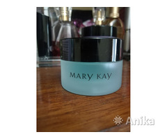 Успокаивающий гель для кожи вокруг глаз Mary Kay